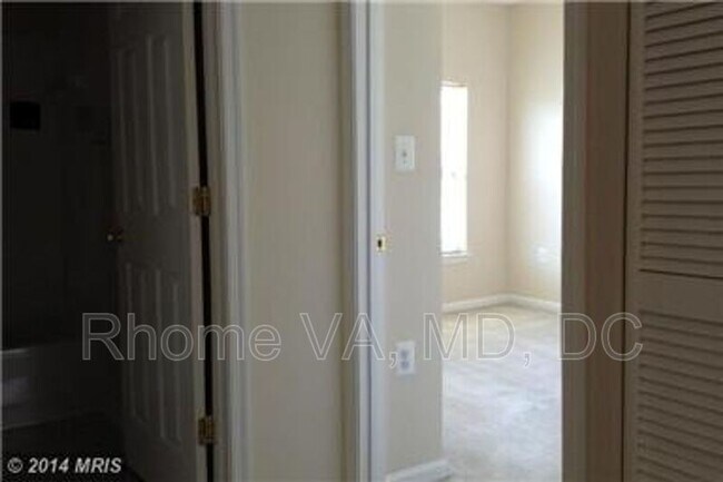 Building Photo - 21809 Jarvis Square