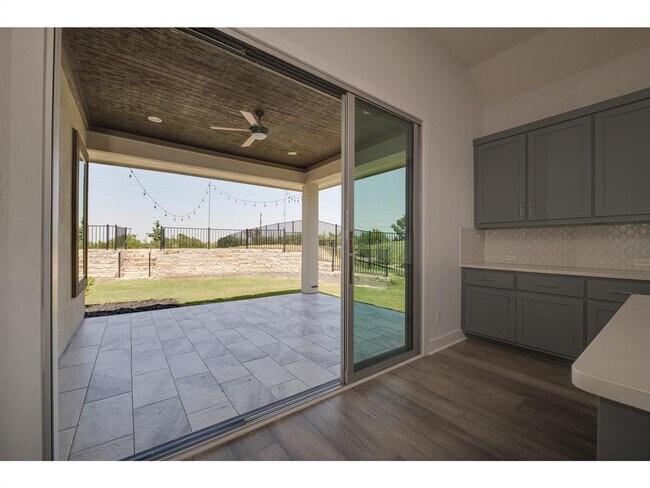 Building Photo - 523 Baldovino Skyway