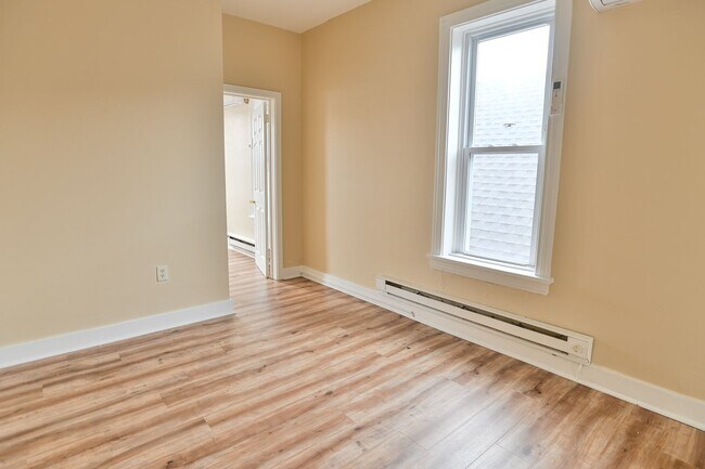 Building Photo - 213 3rd St