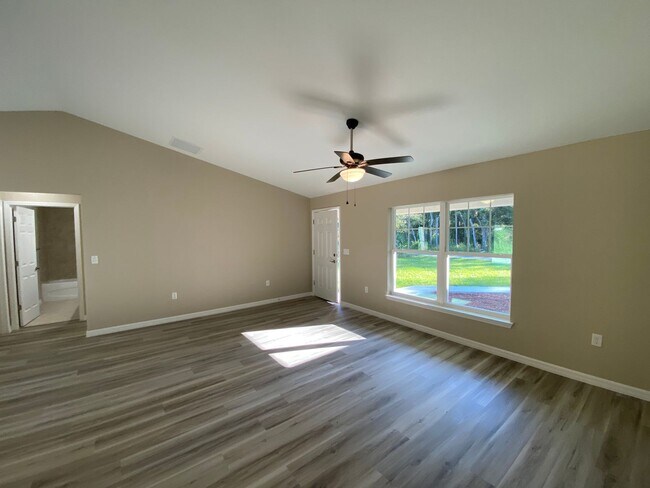 Building Photo - Custom Home - Desirable SW Dunnellon Neighborhood 3/2/2 **Won't Last**Available Soon!