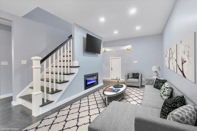 Building Photo - 21 Deepwood Dr