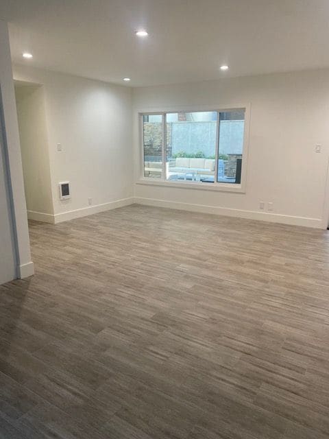 Building Photo - La Reina Apartments