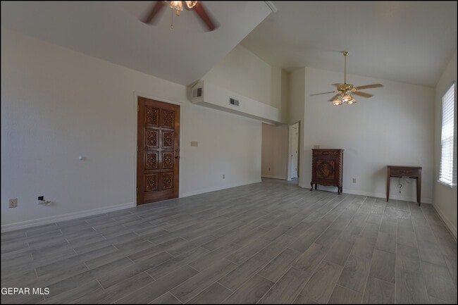 Building Photo - 129 Torrey Pines Dr