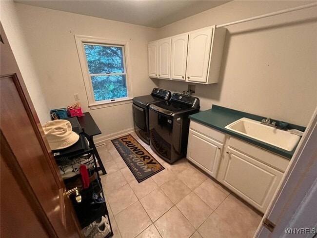 Building Photo - 8350 Manchester Park Dr