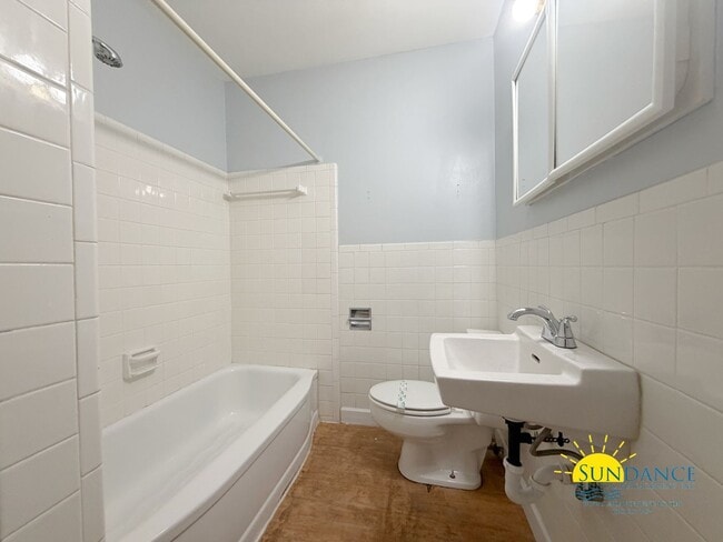 Building Photo - Freshly Painted 3BR/2BA Home Near Santa Rosa Sound & Choctawhatchee Bay!
