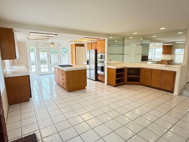 Building Photo - ****1/2 month off rent*****Spacious Home i...