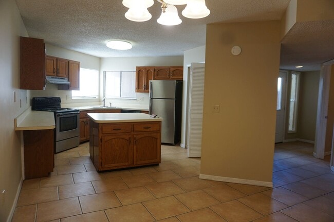 Building Photo - 3 bedroom townhome in Arlington