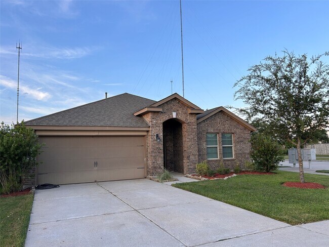 Building Photo - 1402 Central Heights Dr