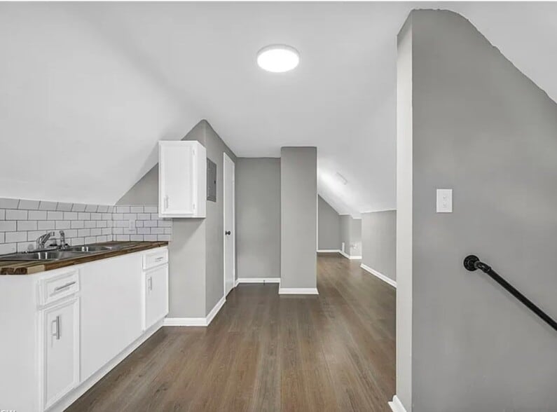 Building Photo - 3610 E 140th St