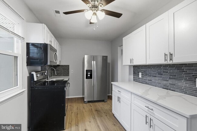 Building Photo - 341 Clarkson St