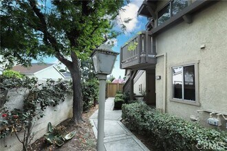 Building Photo - 160 Echo