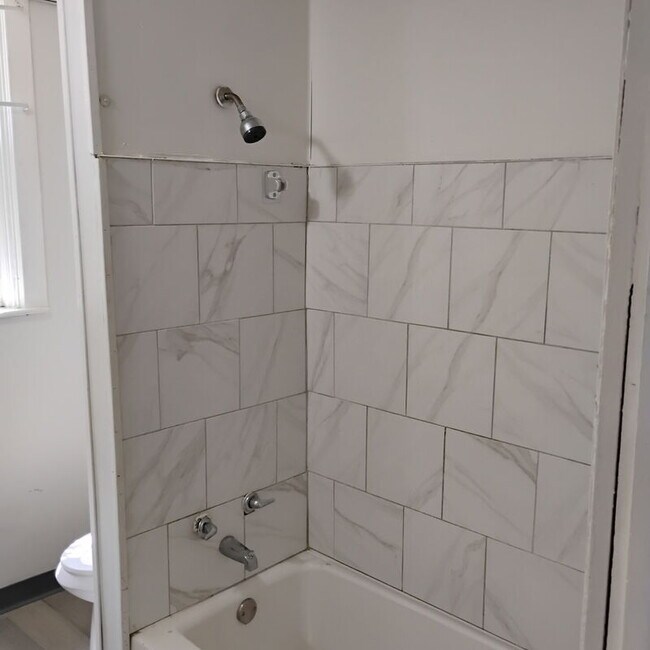 Building Photo - 305 3rd St