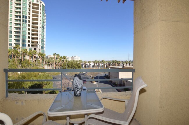 Building Photo - 270 E Flamingo Rd