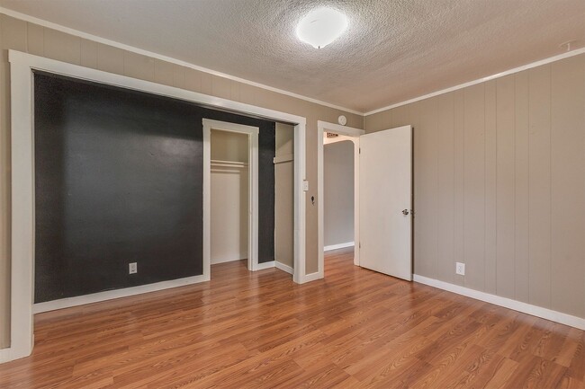 Building Photo - 2 bed 1 bath home in the heart of downtown Forest Grove