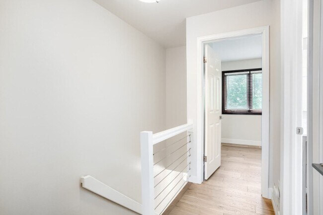 Building Photo - Beautifully Remodeled 3-Bed, 2-Bath Townhouse in Central Boulder