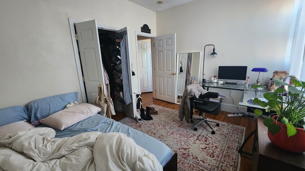 Building Photo - 19 Thatcher St