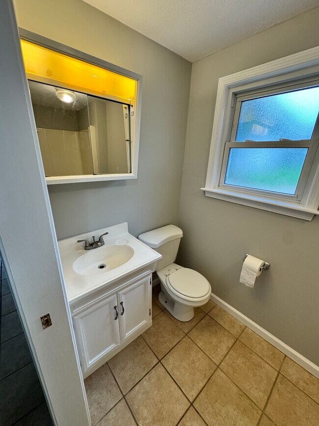 Building Photo - Spacious 4 Bedroom in Fern Creek
