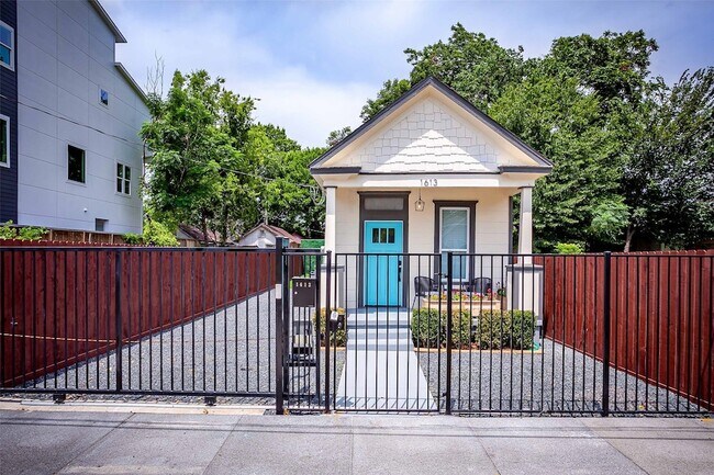 Building Photo - 1613 Hickory St