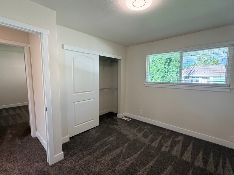 Building Photo - 7745 S 415 E