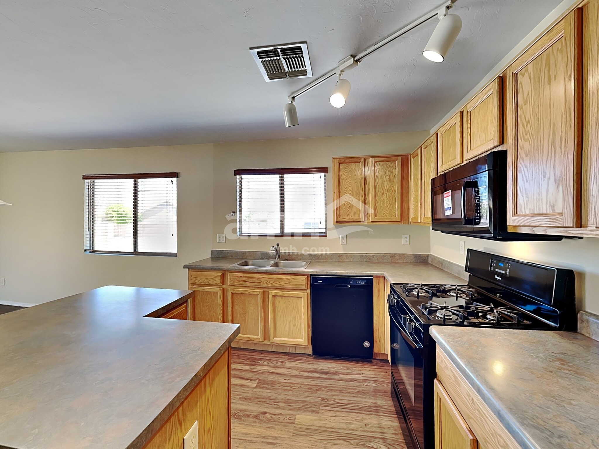 Building Photo - 742 W Emerald Key Dr