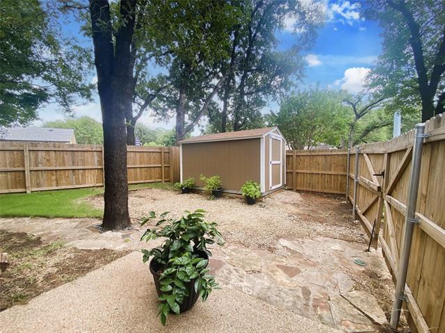 Building Photo - 2205 Prestonwood Dr