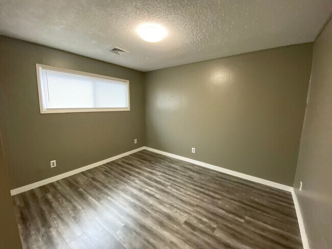 Building Photo - 1310 S Main Ave