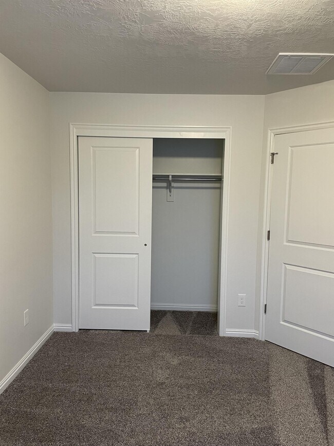 Building Photo - 15135 S Reins Way