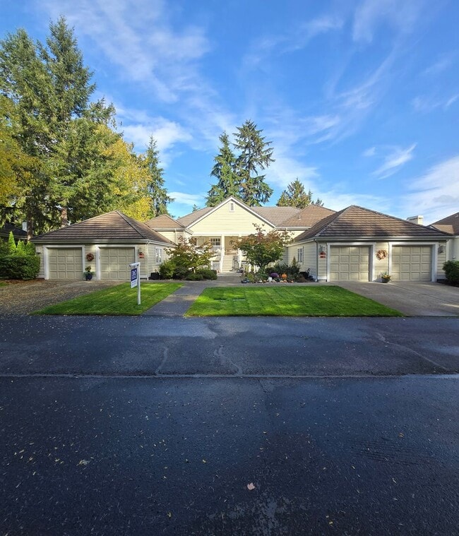 Primary Photo - ***PENDING APPLICATIONS***2 Bedroom 1.75 B...