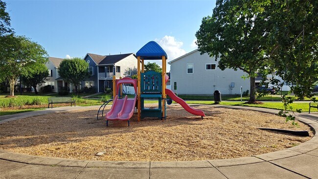 Building Photo - 11734 Chanteloup Dr