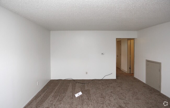 Living Room/2BR, 1.5BA - 875 SF - Country View Apartments