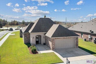 Building Photo - Magnolia Lakes Subdivision off Burbank