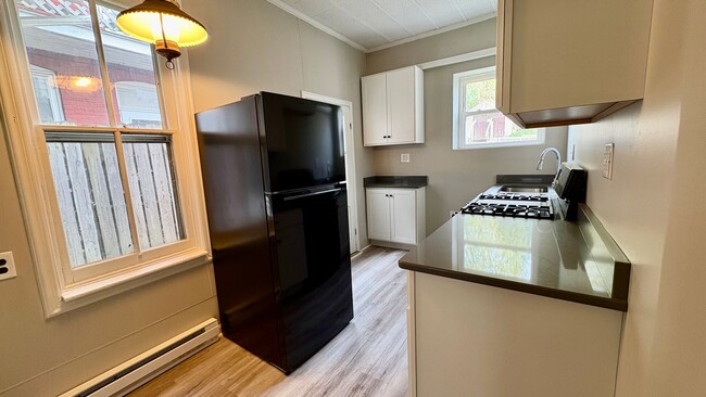 Building Photo - 2 Bedroom 1 Bathroom in York!