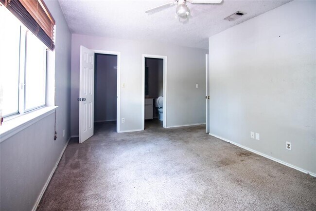 Building Photo - 8807 Springmail Cir