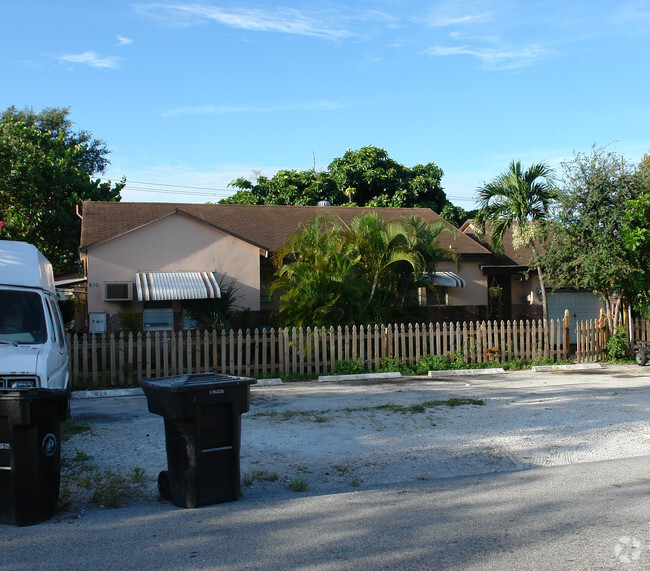 Primary Photo - 614-620 SE 19th St