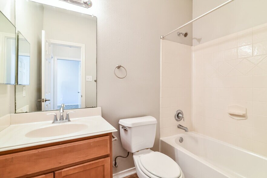 Building Photo - 8715 Elm Drake Ln
