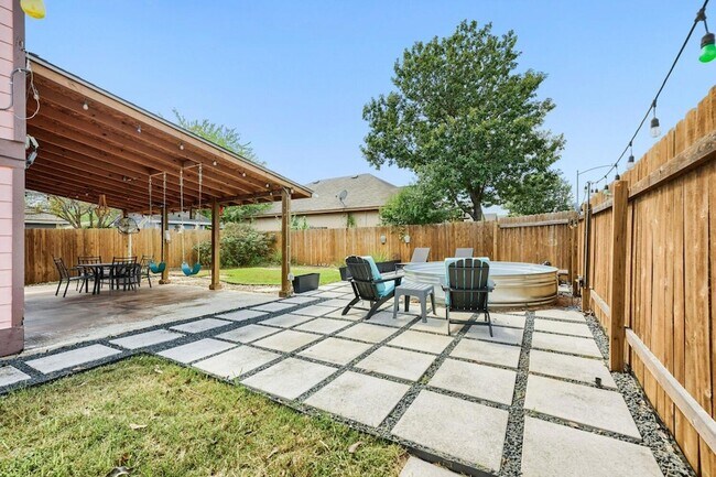 Building Photo - 7425 Thannas Way