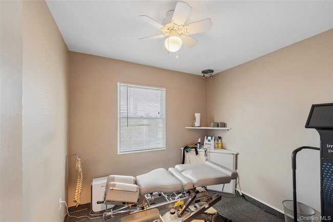 Building Photo - 714 E Park Ave