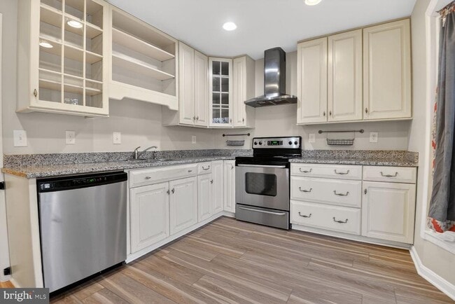 Building Photo - 2874 Sutton Oaks Ln