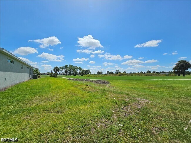 Building Photo - 20501 Hazelnut Ct S
