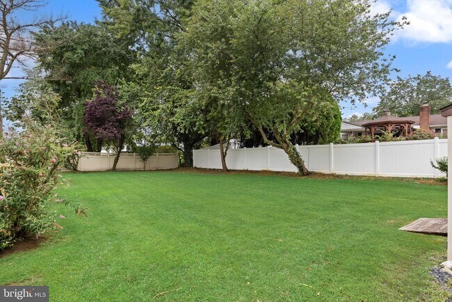 Building Photo - 10 Traynor Ln