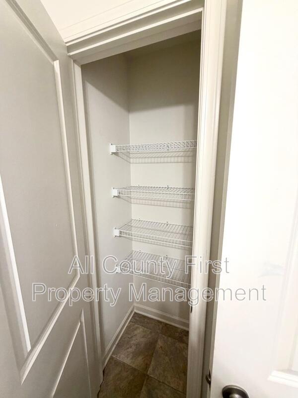 Building Photo - 887 Society Cir