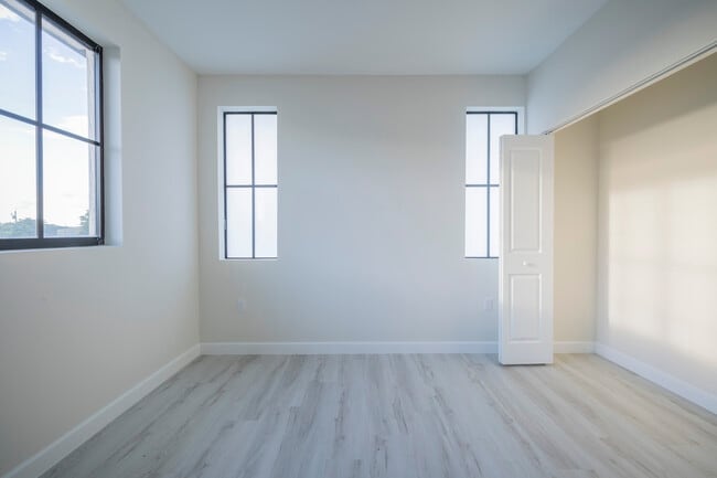 Building Photo - 18020 SW 103rd Ave