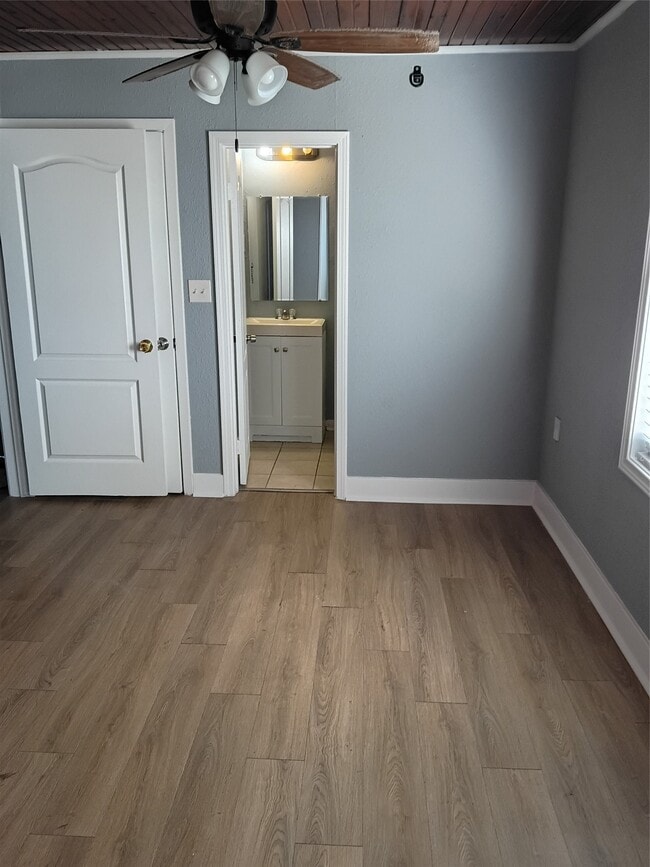 Building Photo - 10330 S Oswego St