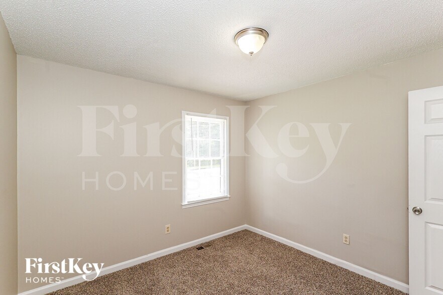 Building Photo - 1775 Independence Dr