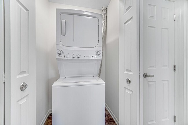 Building Photo - 122 Brahms Ct