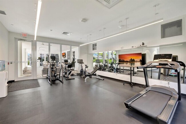 Building Photo - 612 Bayshore Dr