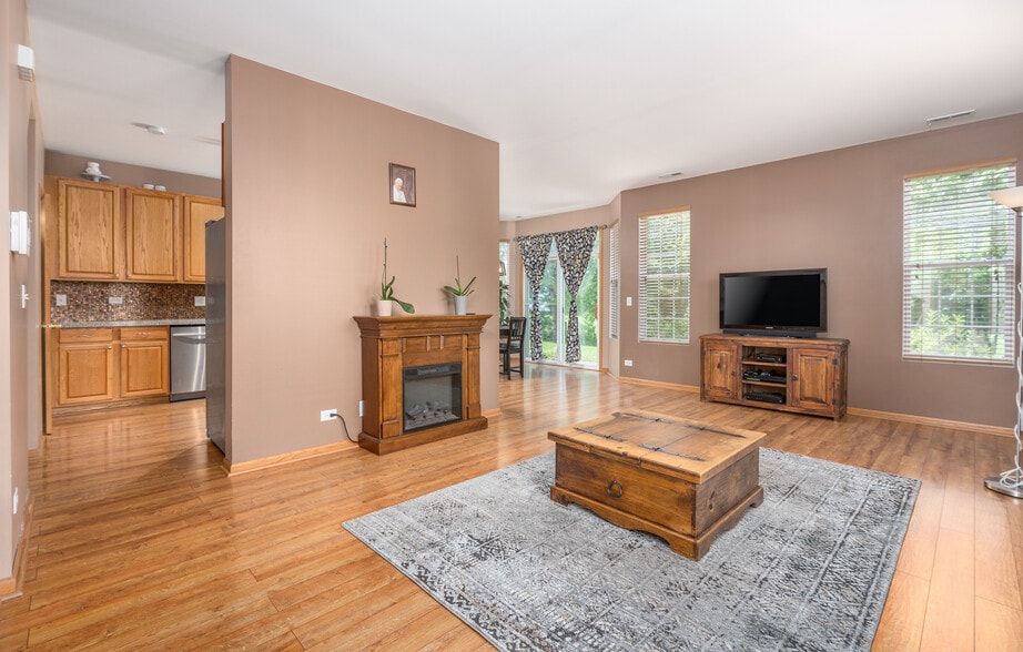 Building Photo - 1440 Millbrook Dr