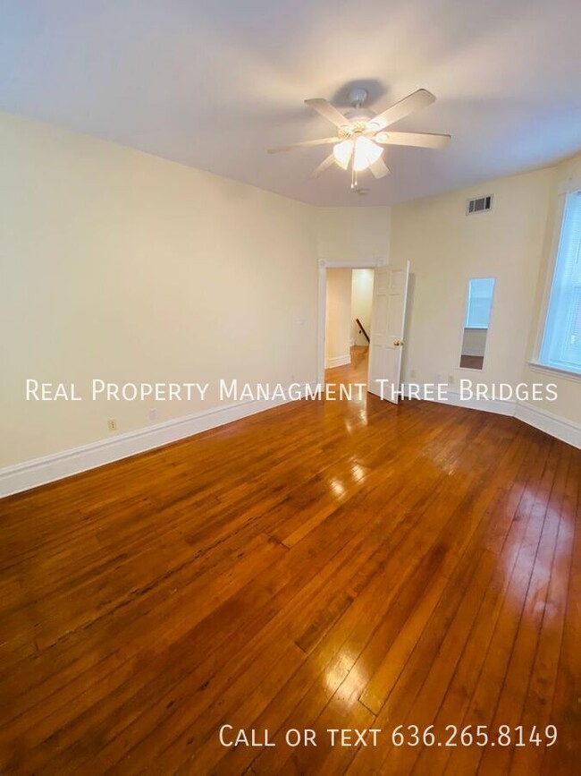 Building Photo - Soulard 2-Bedroom Upstairs Apartment