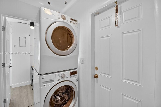 Building Photo - 554 NW 46th St