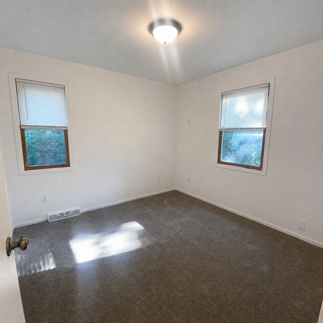 Building Photo - 1112 S 63rd St